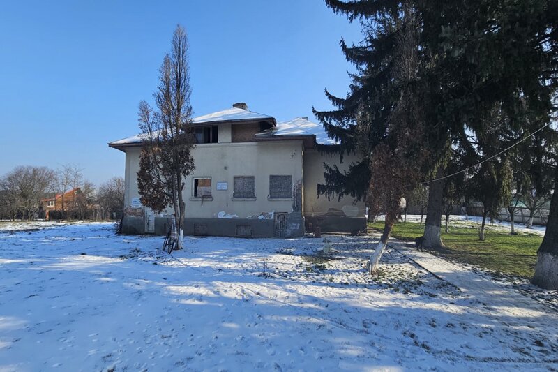 Gradistea Teren si constructie pe malul lacului Cǎldǎrusani