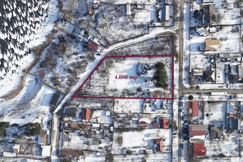 Gradistea Teren si constructie pe malul lacului Cǎldǎrusani