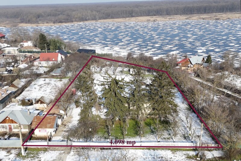 Gradistea Teren si constructie pe malul lacului Cǎldǎrusani