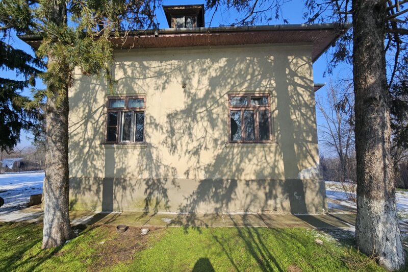 Gradistea Teren si constructie pe malul lacului Cǎldǎrusani