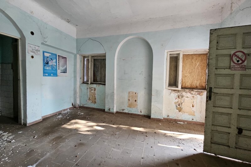 Gradistea Teren si constructie pe malul lacului Cǎldǎrusani